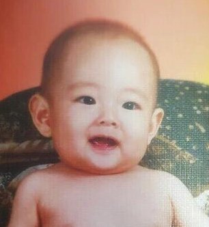 Team7Paradise's tweet photo. Fanclub Japonés Vol. 3 (2015)
Biografía de V

🐻: Nací en Daegu al igual que SUGA hyung. También pasé algunos años viviendo en un lugar llamado Gochang. Desde el jardín de infantes fuí un niño muy brillante ¡y todos los maestros me adoraban! Siempre que encontraba algo bonito (+) https://t.co/o9xWyfnrGB