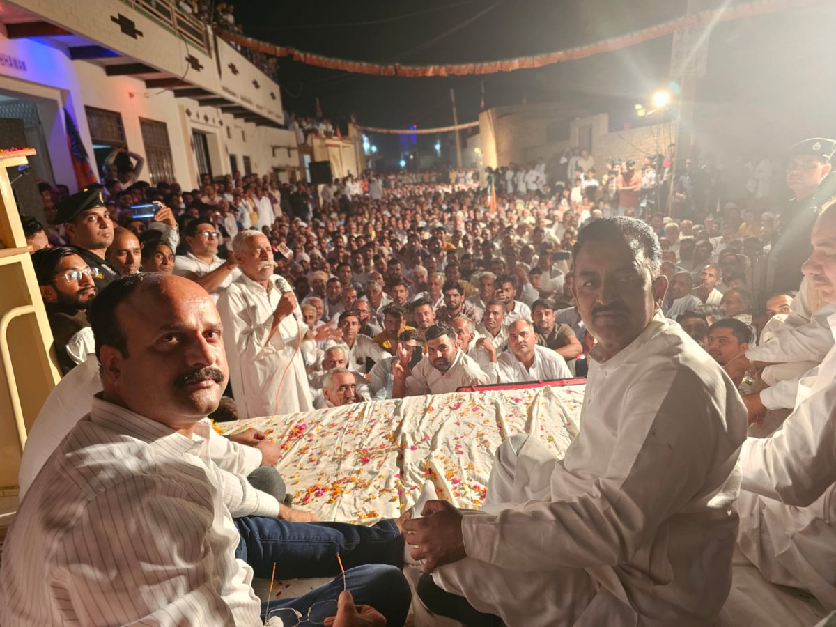 Pawan98297033's tweet photo. #किगंमेकर_आफ_भादरा_कप्तान_मीनू_बेनीवाल 
भादरा हल्के के बहादुर गावं नेठराना मे अपनो के बीच साथियो ने जो मान सम्मान दिया उसके लिये गावं की समस्त सरदारी का तहदिल से धन्यवाद आभार
@CaptJasvinder
@sanjeevbeniwal_
@cmohry
@mlkhattar
@BjpBiplab
@VasundharaBJP
#जहाँ_कप्तान_वहाँ_भादरा https://t.co/cbvp70qdlf