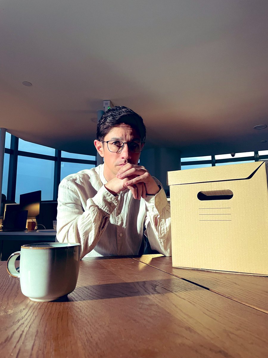 gavyap's tweet photo. WHATโS IN THE BOX???
#InBetweenTakes #BackToWork #OchrePictures https://t.co/p0k7ThjQDb