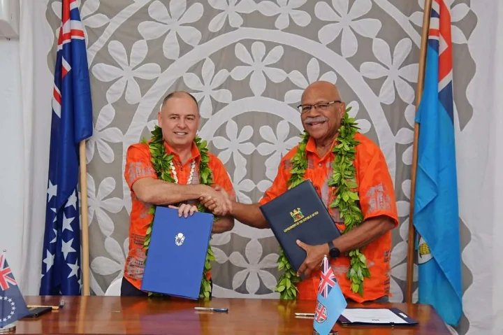 🌟 In a historic moment today, Prime Minister Hon. @slrabuka and Cook Islands Prime Minister Hon. Mark Brown signed a Memorandum of Understanding on development cooperation. This marks a new era in strengthening 🇫🇯🤝🇨🇰 #diplomatic relations and #regional cooperation. #pacific