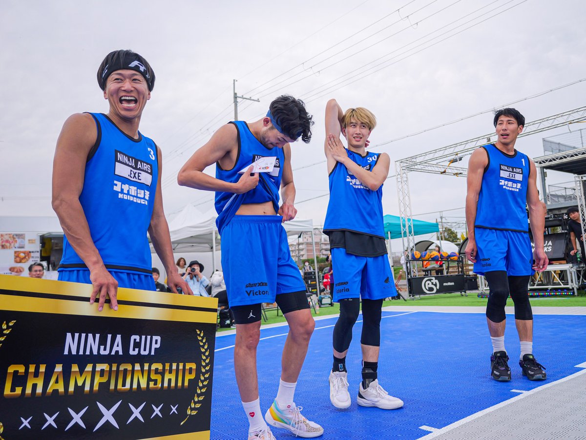 NINJAAIRS's tweet photo. 先日のNINJA CUPの写真をNINJAのサイトに大量アップしたでござるよ！

一息ついてゆっくりできる時にでもご覧くだされ😌
忍々🥷

▼写真ページはこちら📷
https://t.co/nzXXDnt7JQ

#ninjacup #プラッと貴生川 #滋賀 #甲賀 #貴生川駅 #ninjaairs #ニンジャエアーズ #3x3 #basketball #バスケットボール https://t.co/tOyh6vzlBc