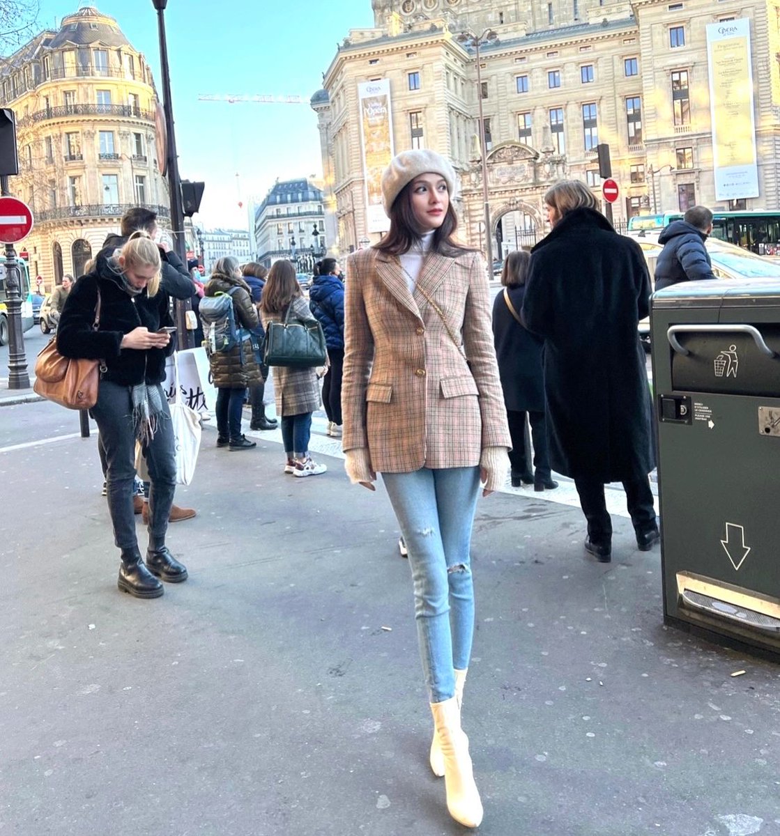 The weather is starting to get cooler, and I’m reminded of some of my time in Paris.
Winter is also so cold.
But I'll keep it at this for a while. Until the sun rises for me.