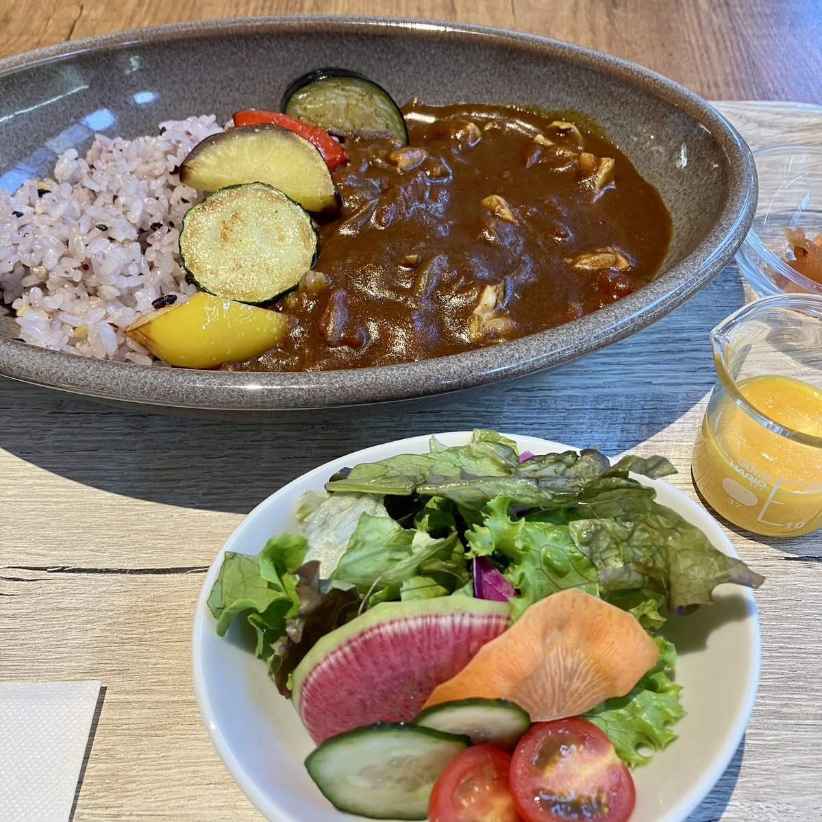 yumiko_ob3's tweet photo. 今日のランチ
チキンカレー🍛を食べました。身体に優しいカレーで美味しかった😋
#資生堂グローバルイノベーションセンター
#sparkcafe https://t.co/jkYGtTYUBe