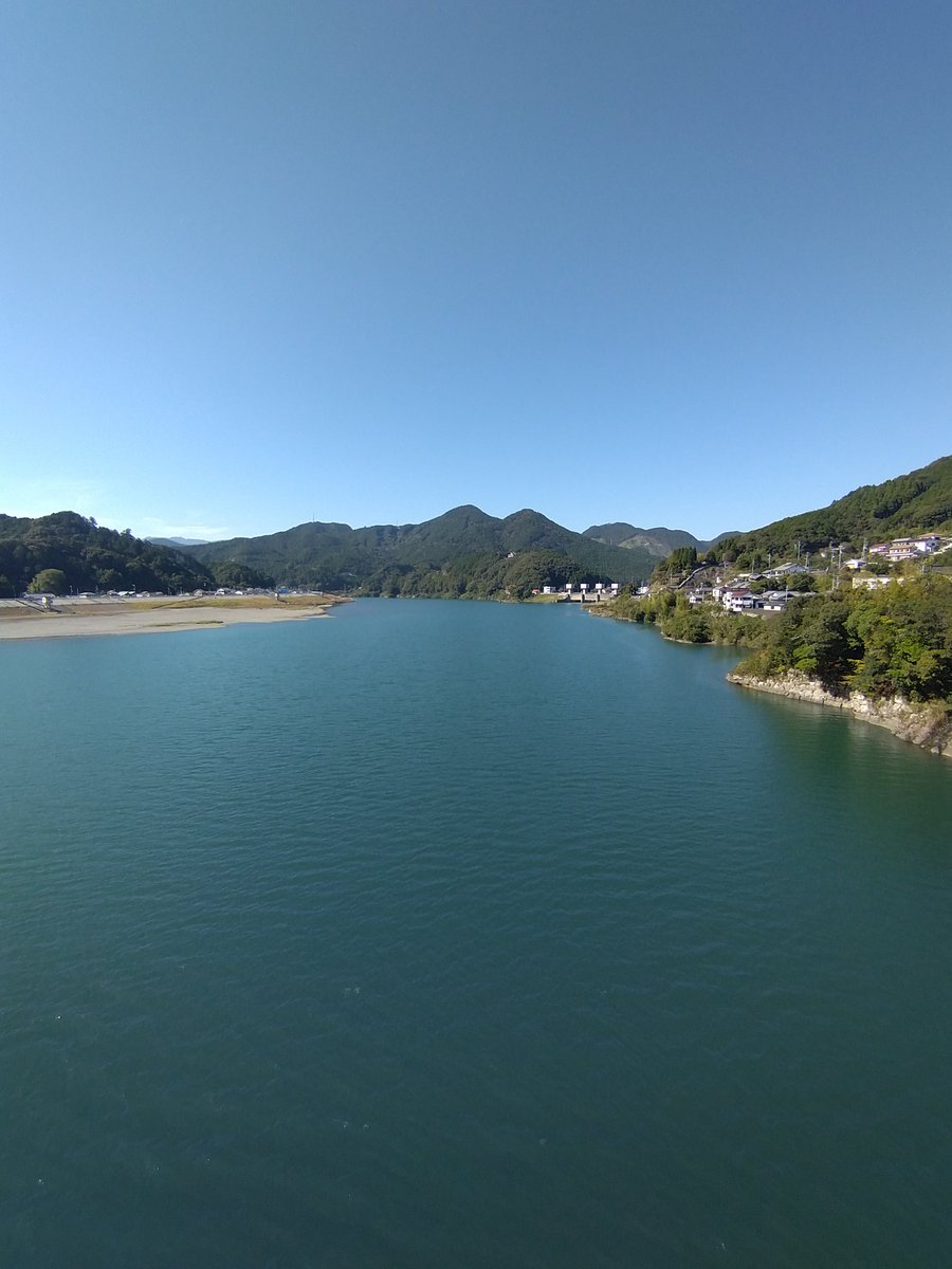 dorokanmie's tweet photo. この橋を渡れば、そこは『サイクリング王国　和歌山県』です😄
#三重県
#和歌山県
#太平洋岸自転車道
#ナショナルサイクルルート
#自転車
#サイクリング
#サイクリング王国
#新宮市
#自転車活用推進
#サイクルツーリズム https://t.co/pWOZQdsorC