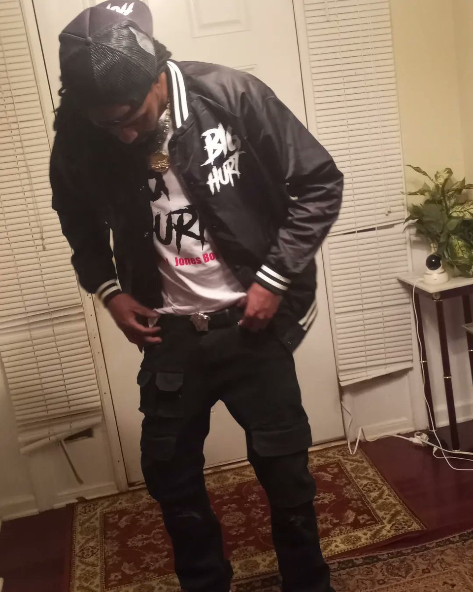 DatJones1's tweet image. Let me know if y'all fucking with my BigHurt gear💯💯