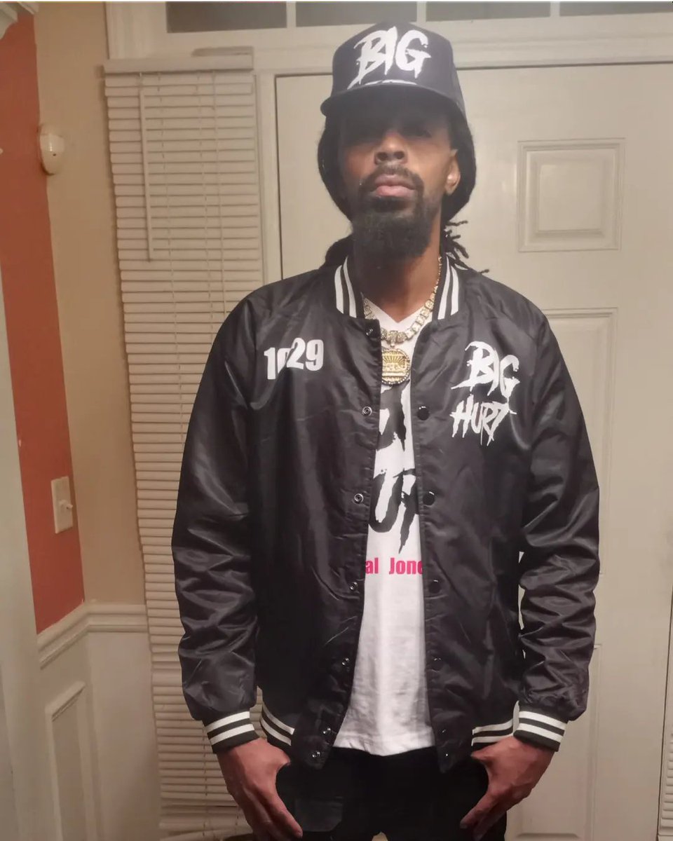 DatJones1's tweet image. Let me know if y'all fucking with my BigHurt gear💯💯