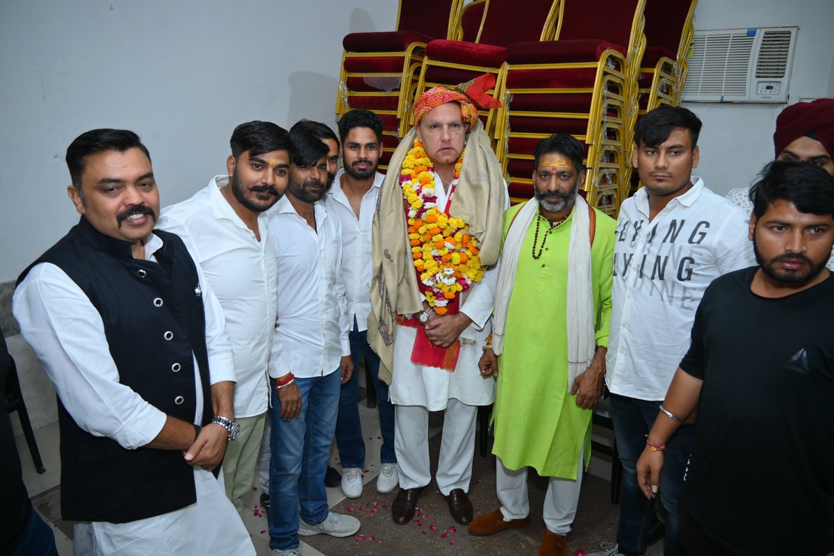 📍होटल वर्ल्ड व्यू में सभी युवा साथी कार्यकर्ता एवं आमजन से सप्रेम भेंट कार विजयश्री का आशीर्वाद लिया सभी युवा कार्यकर्ताओं एवं मेरे हितेषियो के स्नेह और समर्थन से अभिभूत हूं 🙏🚩🪷
नदबई  ने दिया भाजपा को विजय का आशीर्वाद🙏🚩
#कुँजगतसिंह #विधानसभा_क्षेत्र_नदबई
 #PeopleFirst