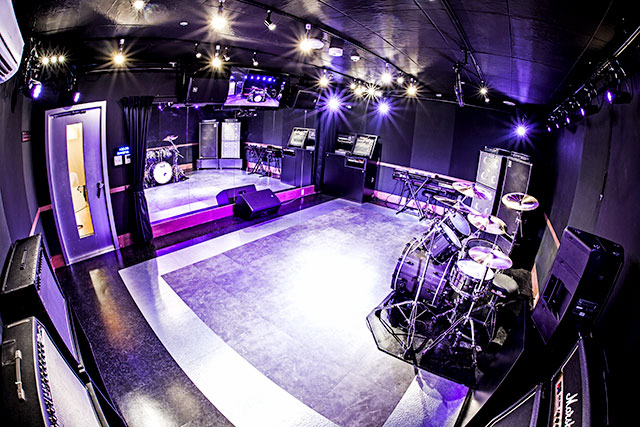 rnrtoursjp's tweet image. 本日のThe Voynich Code会場となる大阪・梅田BASS ON TOPへのアクセス方法はこちら : 

bassontop.co.jp/studio_umeda/a…

チケット受付はスタジオ奥にあります1 ROOMにて受付行いますのでそのままお越しください!

#thevoynichcode