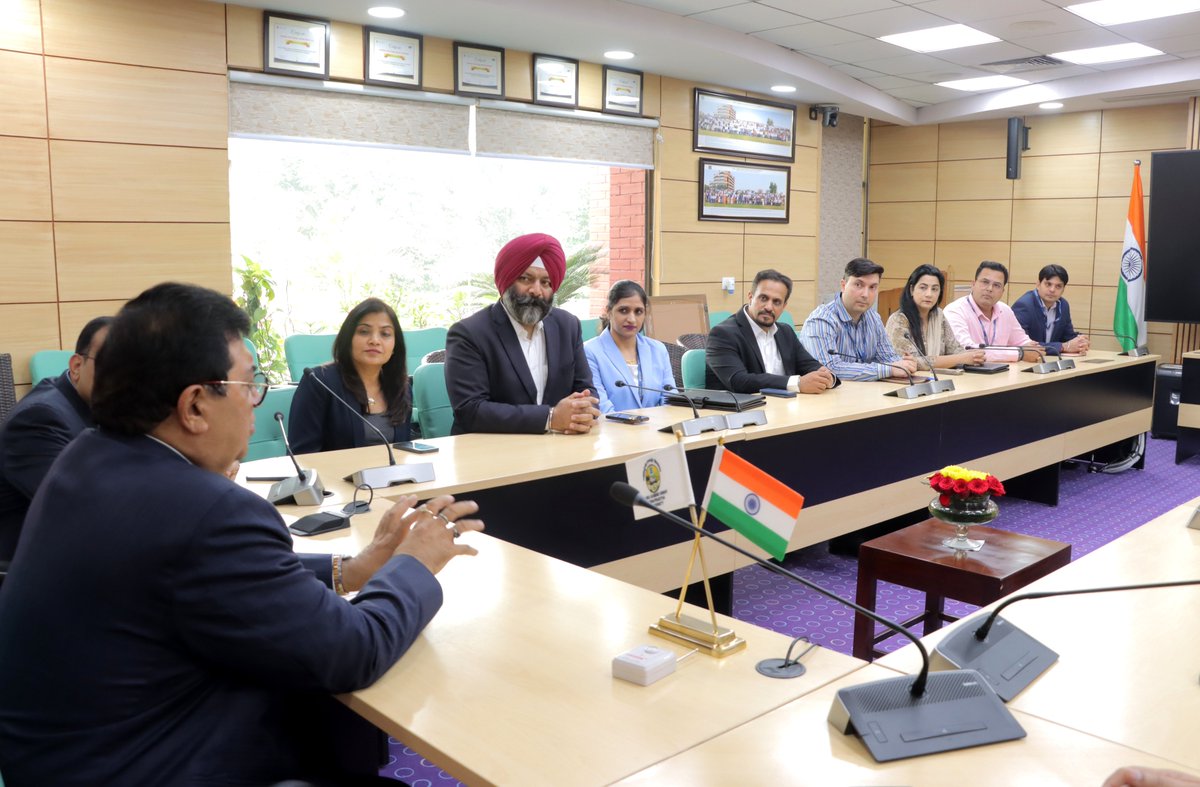 VCggsipu's tweet photo. In a significant step towards enhancing support for startups, the Atal Incubation Center, Guru Gobind Singh Indraprastha University, New Delhi and HDFC Bank are joining hands in a strategic collaboration. The MoU signifies a comprehensive banking and financial solution for startups incubated at Atal Incubation Center, Guru Gobind Singh Indraprastha University, streamlining their financial operations under one roof. Under this MoU, the incubated startups gain access to the 'Parivartan SmartUp Grants,' an initiative by HDFC Bank dedicated to fostering innovation and growth within the startup ecosystem. Together, we look forward to a promising future of innovation and success.
@GGSIPUIndia