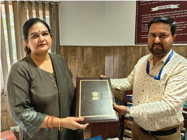 RisingKashmir's tweet photo. #BIS signs #MoU with #GCETJammu
https://t.co/zDq0uEPN4s https://t.co/nHeaabH4iJ