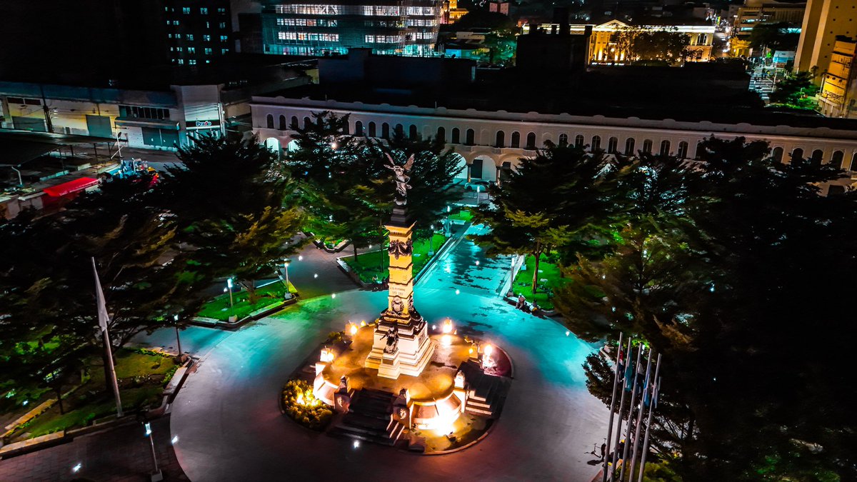 VictorSantanaSV's tweet photo. Hermoso San Salvador ! https://t.co/LImDIbCtc3