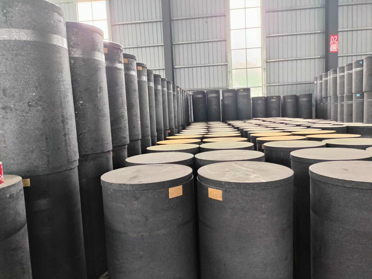 wenjiel60854689's tweet image. What is the molding of carbon materials?
The molding of #carbonmaterials means that the kneaded carbon paste is plastically deformed under the external force exerted by the molding equipment, and finally pressed into a #greenbody
#Graphitization