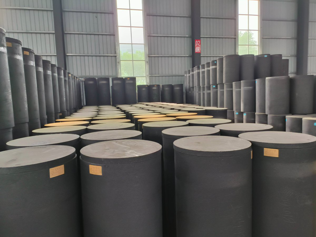 wenjiel60854689's tweet image. What is the molding of carbon materials?
The molding of #carbonmaterials means that the kneaded carbon paste is plastically deformed under the external force exerted by the molding equipment, and finally pressed into a #greenbody
#Graphitization