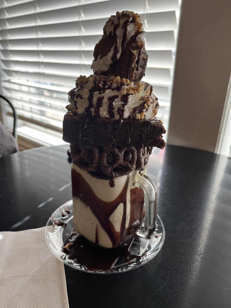 jenghizz's tweet photo. @mrmikeMTL Someone told me about this place with fancy milkshakes. It did not disappoint! https://t.co/ev0U1Z0yv7