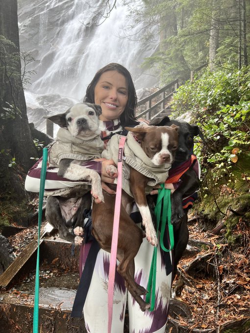 3 pic. My attempt at a family photo after hiking up to this waterfall. https://t.co/D9KhtHMnsJ