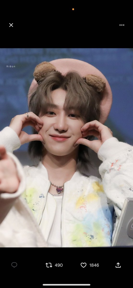 cukyjj's tweet photo. 231105 예스24 팬사인회 디에잇 
하트🤍❤️
#세븐틴 #디에잇 #THE8 
#서명호 #Xuminghao #徐明浩 #ミンハオ

@ri8on_ 画面中にある帽子はあなたが買ってミンハオに送ったんですか。すみますが、帽子の購入証明とかありますでしょうか。 https://t.co/JdAPV8U3iB
