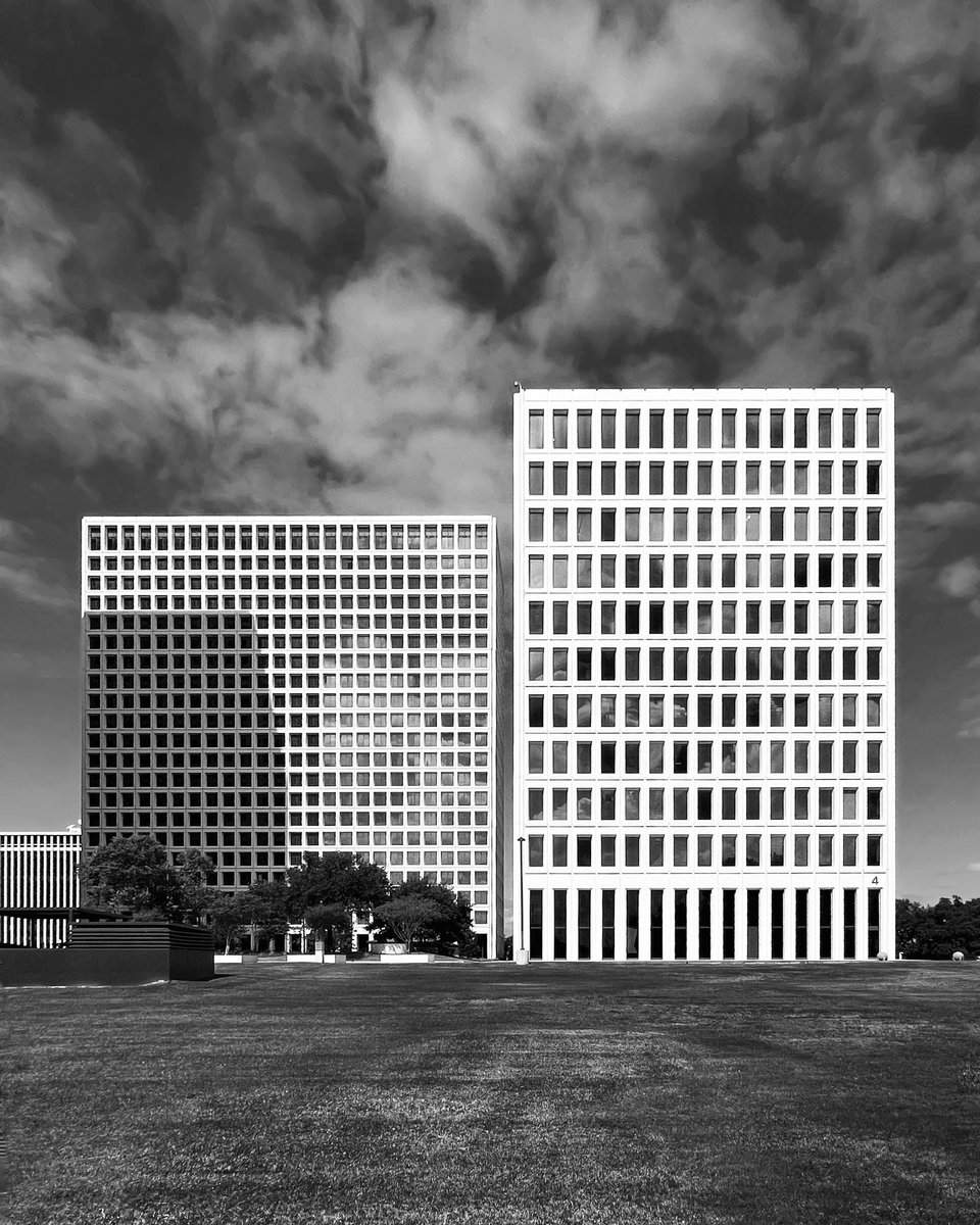 jtothez's tweet photo. Greenway Plaza, Houston, Texas https://t.co/cIaGYEEDIx