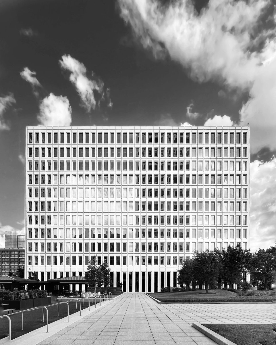 jtothez's tweet photo. Greenway Plaza, Houston, Texas https://t.co/cIaGYEEDIx