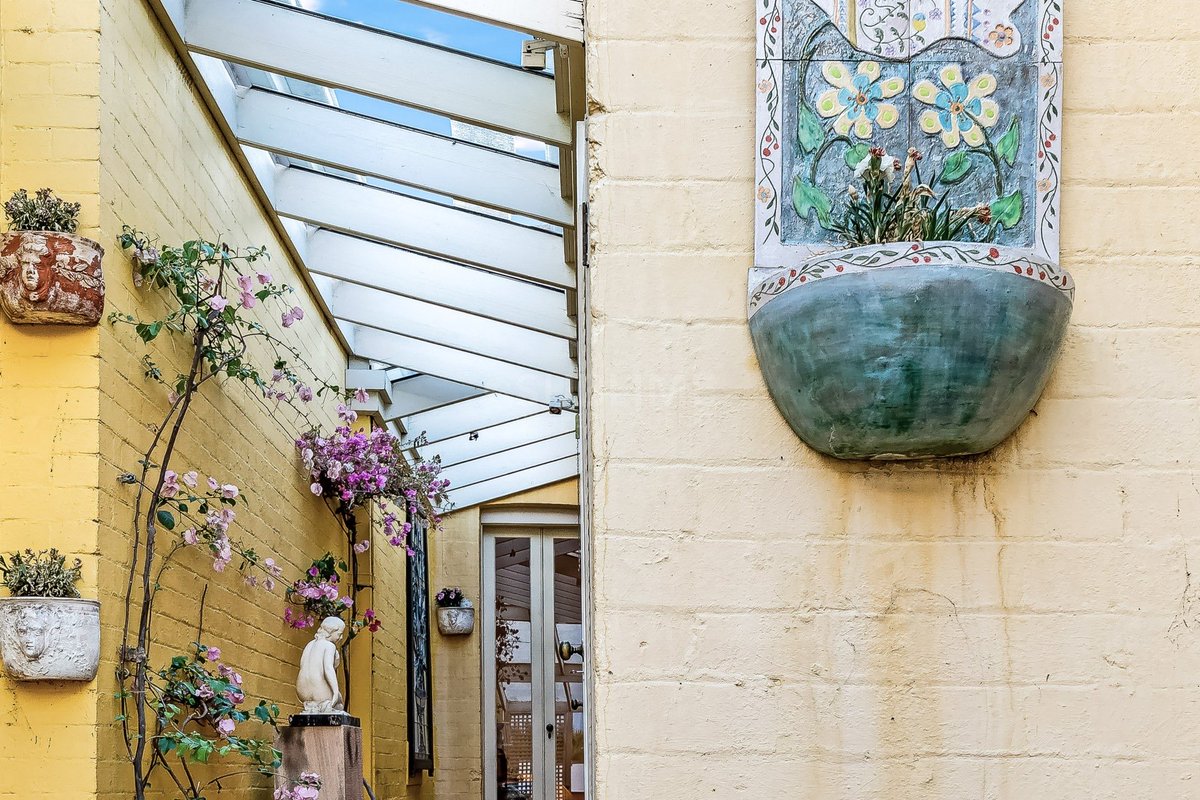 Nick__Politis's tweet photo. Check out:
68 Juliett Street MARRICKVILLE
2 bed 1 bath 1 car
Open Sat 12-12:30pm &amp; Tues 5:30-6pm.
Auction: Sat 25 Nov 2:30pm On-site.
A light-filled beautifully presented, deep and spacious Federation semi in the best location. Call Nick Politis on 0417348022.for more information https://t.co/kEGSWxl6Yk