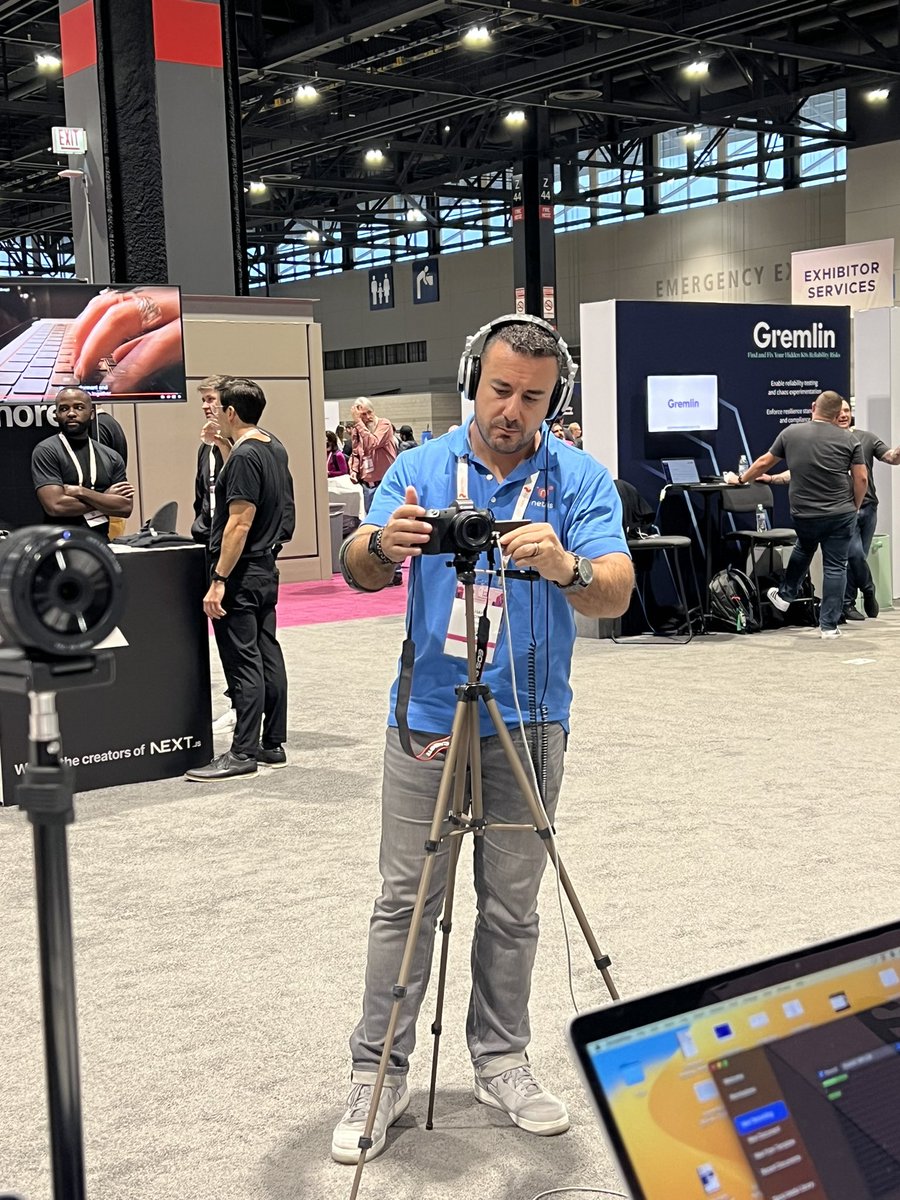netris_io's tweet photo. Netris team getting ready for a roundtable discussion with @kelseyhightower ! Thank you @Vkoloyan for being a great cameraman! #KubeCon #CloudNativeCon #VPCnetworking https://t.co/oOlkq5wi3I