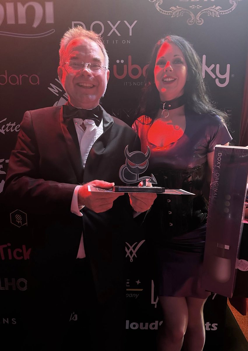 BREAKING NEWS: 

<a href="/the_walsall/">The Walsall Dungeon</a> dungeon have been crowned @UkFetishAwards winner 👑 

We would like to thank everyone  who voted for us, we really appreciate it.

A massive thank you to Frankinsella &amp; Angel Heart Dark for representing us at the awards. 

<a href="/EliteUKMistress/">Elite UK Mistresses</a>