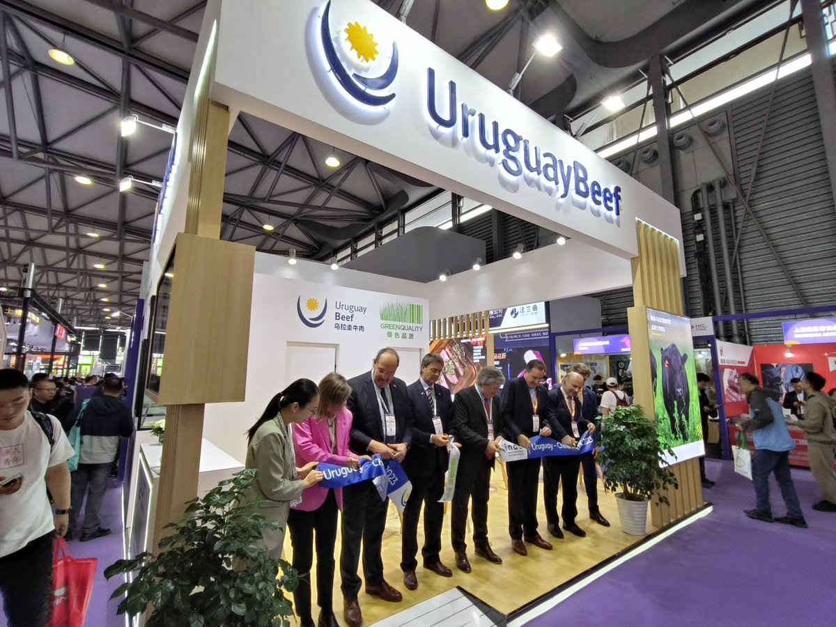 FerLUGRIS's tweet photo. Apertura de las Ferias IFHC 🥩🥛 y ProWine 🍷en Shanghai 🇨🇳

Gran presencia de @INAC_Uruguay  🇺🇾

@UruguayXXI @MRREE_Uruguay https://t.co/UQTKjmpqkE