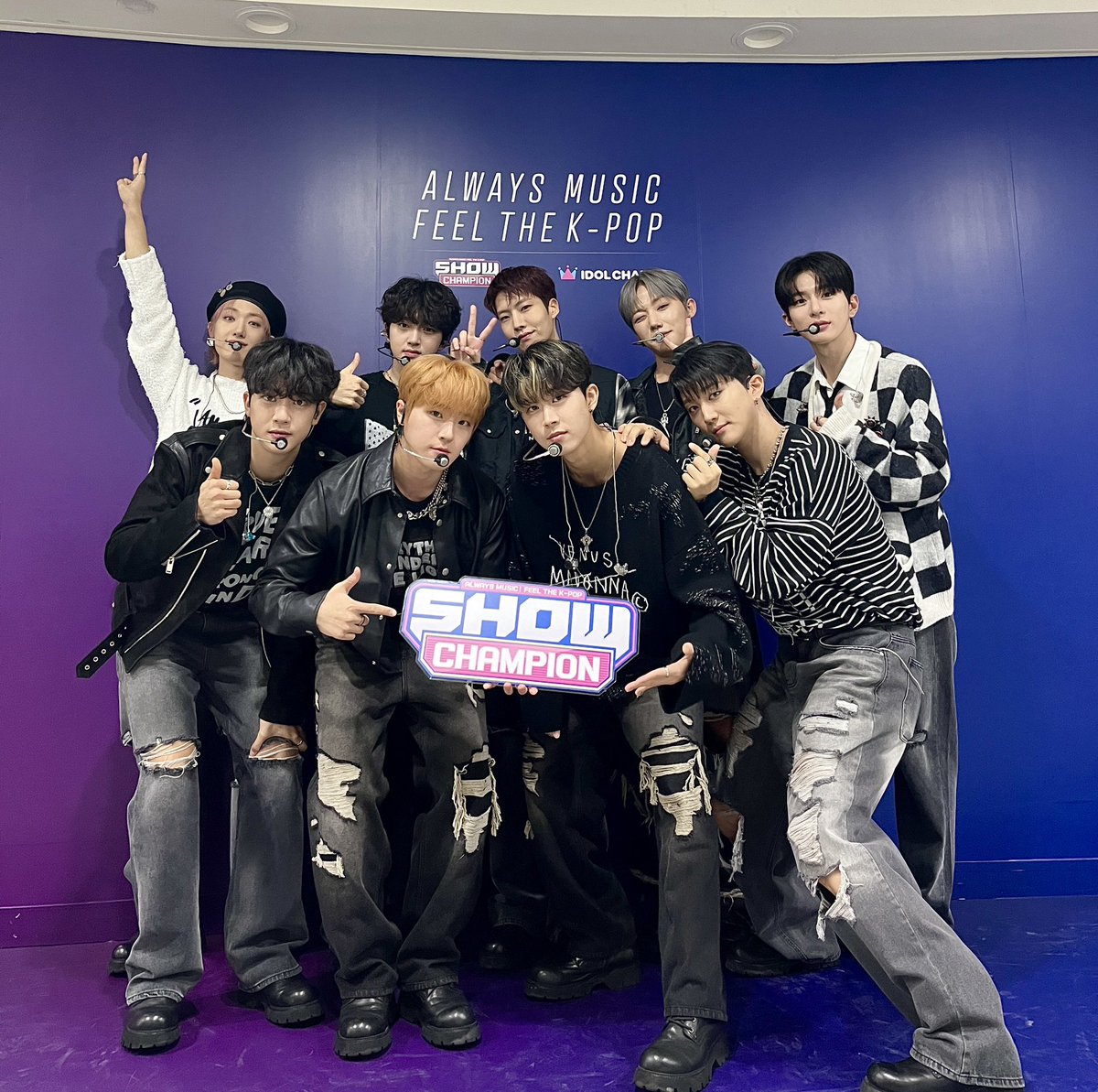 showchampion1's tweet image. #골든차일드 보면
가슴이 너무 두근거리지 않아요...?🥺

볼 때마다 심장이 막 진짜 미친듯이 뛰고💗
어쩌지 못해서 웃음이 터져나올 것 같아
제대로 잘 못 보겠어요..ʘ‿ʘ...

정말 아무것도 기억나지 않는데 그냥 보면
막 금은보화도 돌처럼 대할 수 있을 것 같고🗿,
아니 골차가 “#Feelme 나를