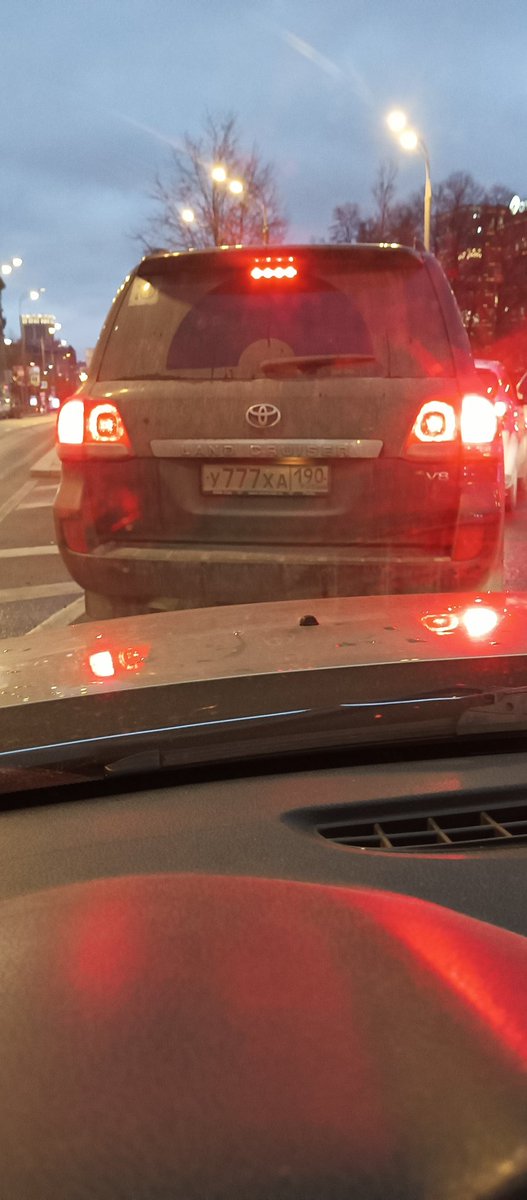 На дорогах и платных парковках стало очень много богатых инвалидов 🤣