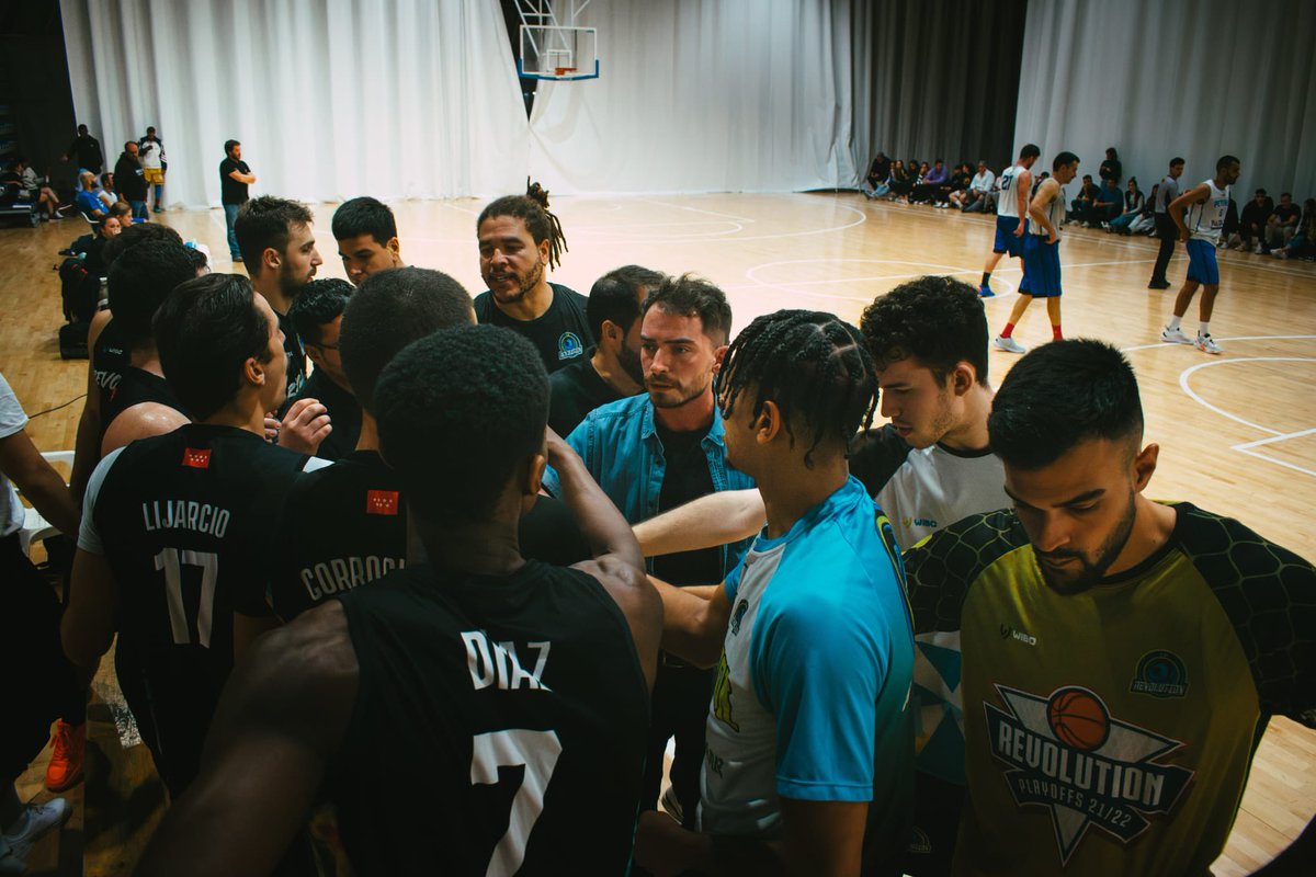 s0ulbasketball's tweet image. 🗣️ Daniel Miñarro @elmadrilenciano  es un experimentado entrenador superior que en la actualidad ejerce como director técnico del madrileño @CDERevolution 
⬇️⬇️