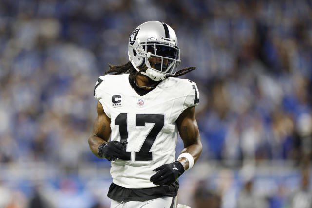 ChancesCrushers's tweet photo. Earlier today, the Crushers made 2 massive moves to acquire both Davante Adams and Aaron Jones to prepare for this season’s final stretch! What a day for the Crushers! https://t.co/BiY1wU3RuT