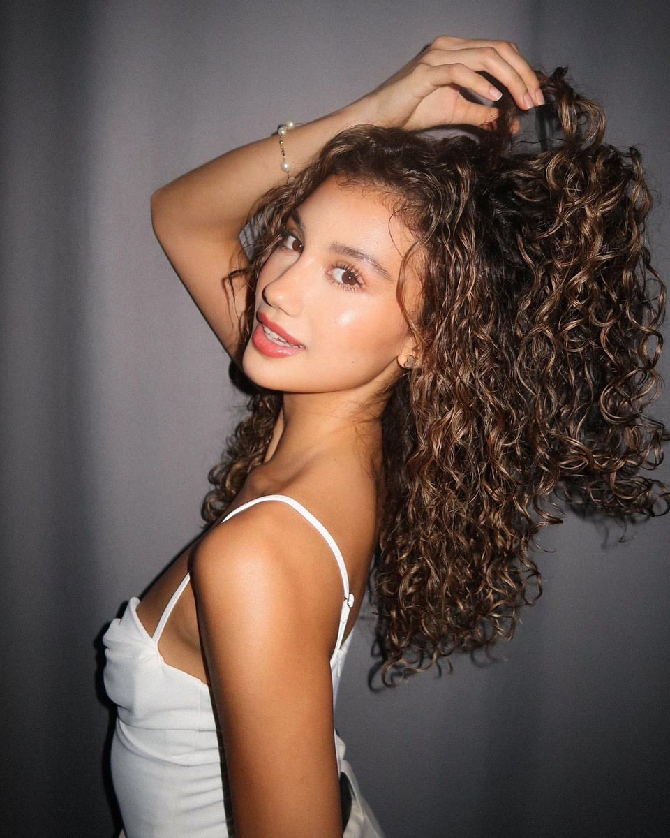 NikkiDMoura's tweet photo. Curls for the gurls🦁➰💛 https://t.co/vbB74WRzgF