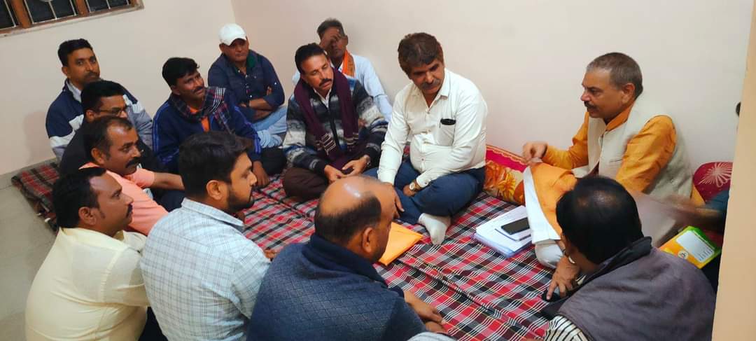 बिछिया मण्डल के पदाधिकारियों के साथ बैठक की। पार्टी की रीति और नीति से प्रभावित अन्य दलों के युवा नेताओं को भाजपा में सम्मिलित कराया गया। मंडला जिलाध्यक्ष भीष्म द्विवेदी जी, विधायक आगरा, अनजूला मोहौर जी, म.अध्यक्ष अजय गोस्वामी जी की गरिमामई उपस्तिथि रही। 

#BJP4MP <a href="/BJP4MP/">BJP Madhya Pradesh</a>
