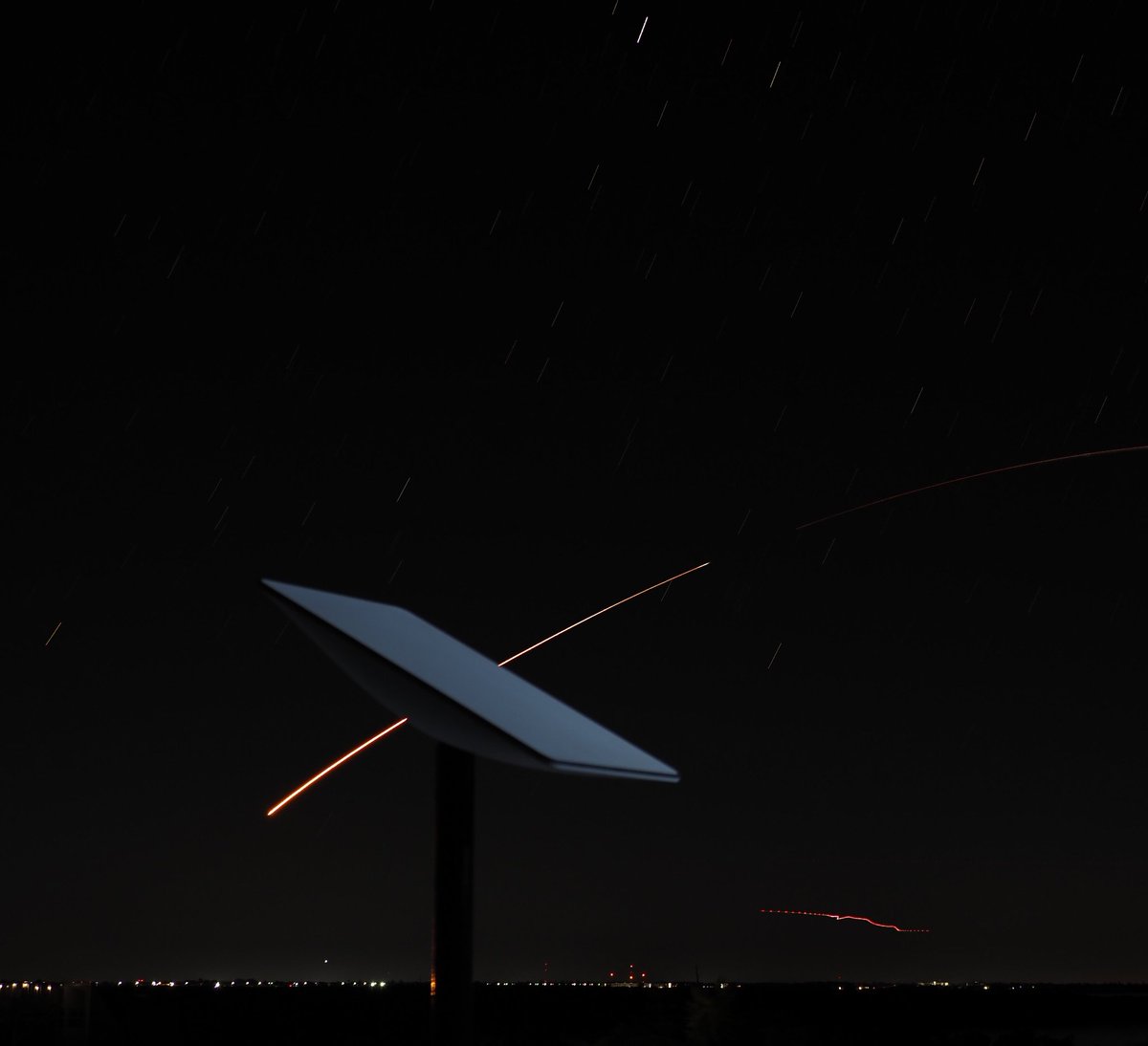 A Falcon 9 crosses a @Starlink Dish over Sarasota Bay carrying Starlink satellites to form the @SpaceX logo.