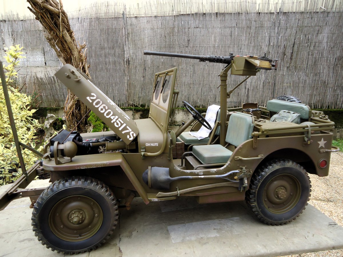 LTMANDCO's tweet photo. Nos clients ont du talent !
Maquettes 1/6 peintes avec nos bombes de peintures #fosco en vente à La Tranchée Militaire.
#Jeep #usarmy #tank #maquette #militaria