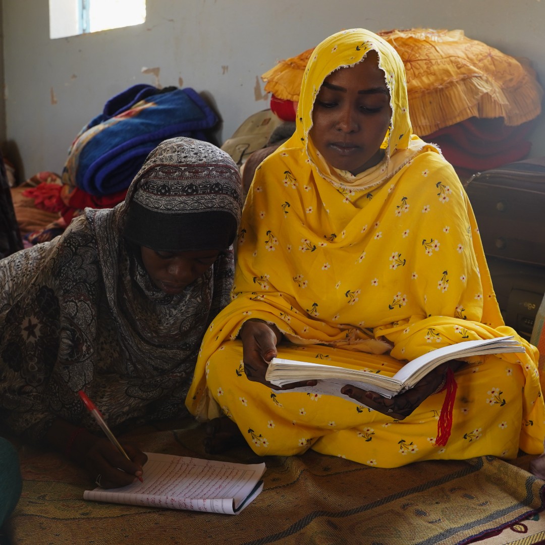 JesuitRefugee's tweet photo. The conflict in #Sudan has exacerbated back-to-school needs in Chad, resulting in a major challenge for the country to ensure access to education for all.

Let us continue to provide a dignified and solid response to people fleeing violence.

➡️ https://t.co/987dCTR1hF https://t.co/Cd4CnjJmis