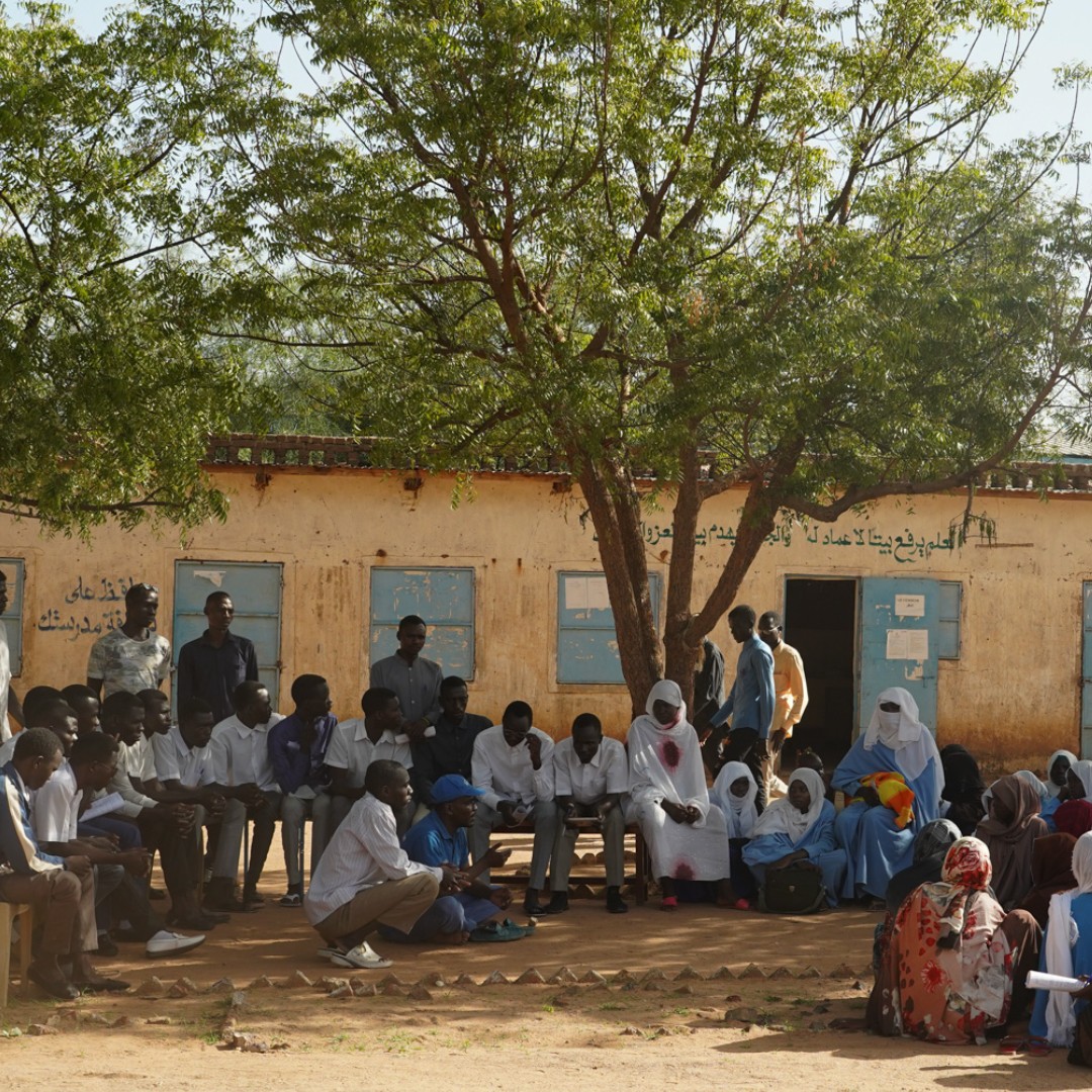 JesuitRefugee's tweet photo. The conflict in #Sudan has exacerbated back-to-school needs in Chad, resulting in a major challenge for the country to ensure access to education for all.

Let us continue to provide a dignified and solid response to people fleeing violence.

➡️ https://t.co/987dCTR1hF https://t.co/Cd4CnjJmis