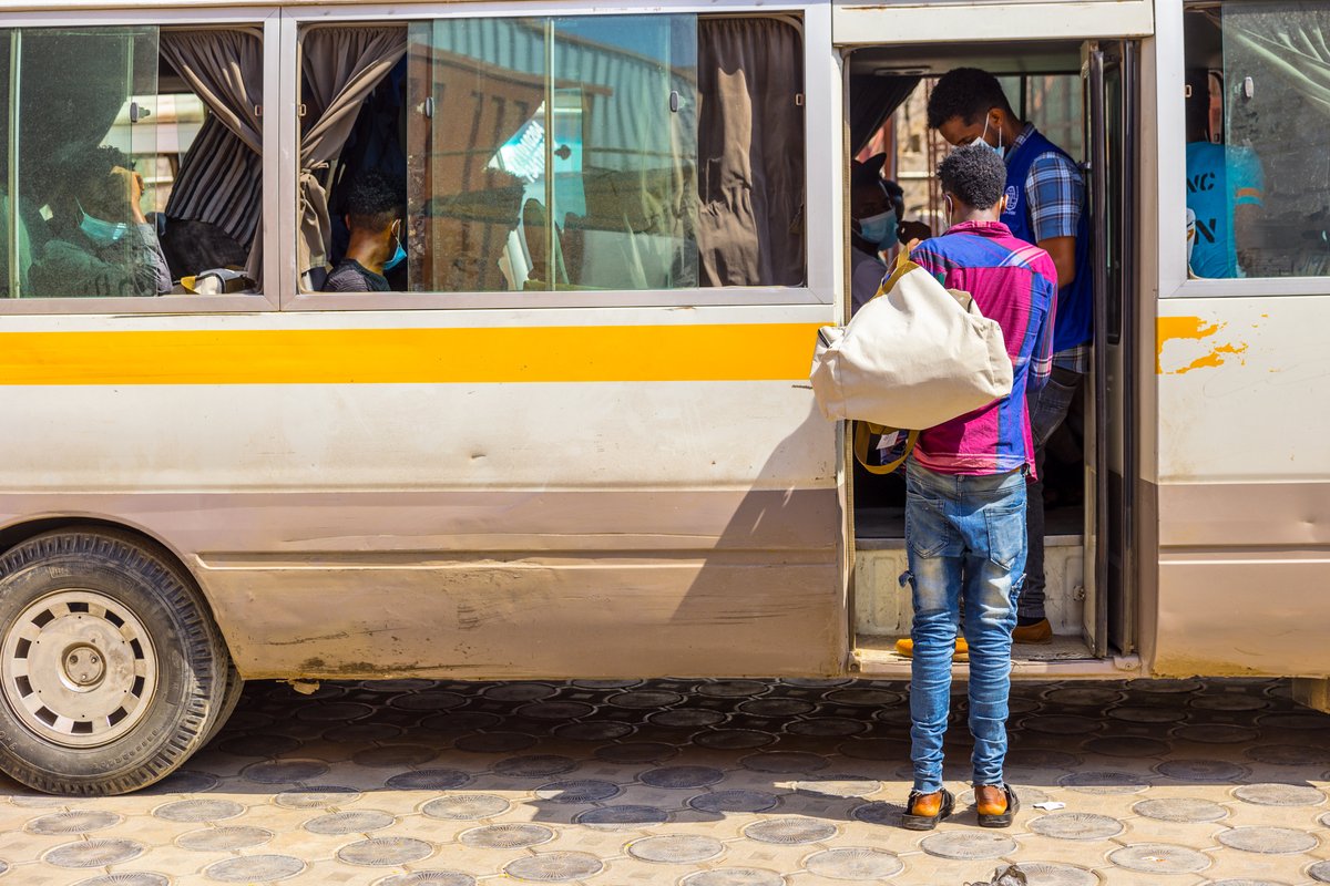 IOM_Yemen's tweet image. Some #PeopleMove out of choice.

Others are forced to move by circumstances.

Or disasters.

For everyone, no matter where they are from, no matter where they are going, seeking safety is a human right.