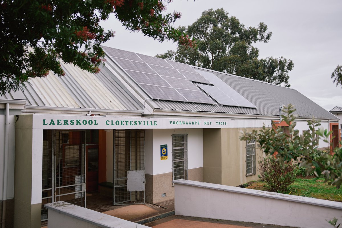 GreenxEng's tweet photo. We love giving schools superpowers ☀️💡🎓
#GreenEnergy #Sustainability #greenengineering #solarpower #solarpanels https://t.co/MX6AIIqiH3