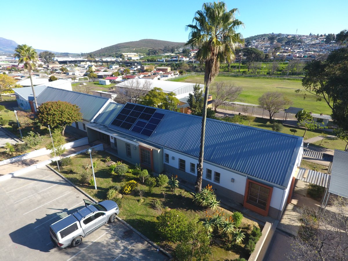 GreenxEng's tweet photo. We love giving schools superpowers ☀️💡🎓
#GreenEnergy #Sustainability #greenengineering #solarpower #solarpanels https://t.co/MX6AIIqiH3