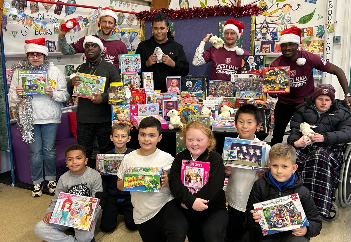 ColinAGrainger's tweet image. Hammers stars launch Kevin Jenkins OBE Newham Christmas Toy Appeal. @WestHam @theaaazone @NewhamRecorder 
colin-grainger.co.uk/hammers-stars-…