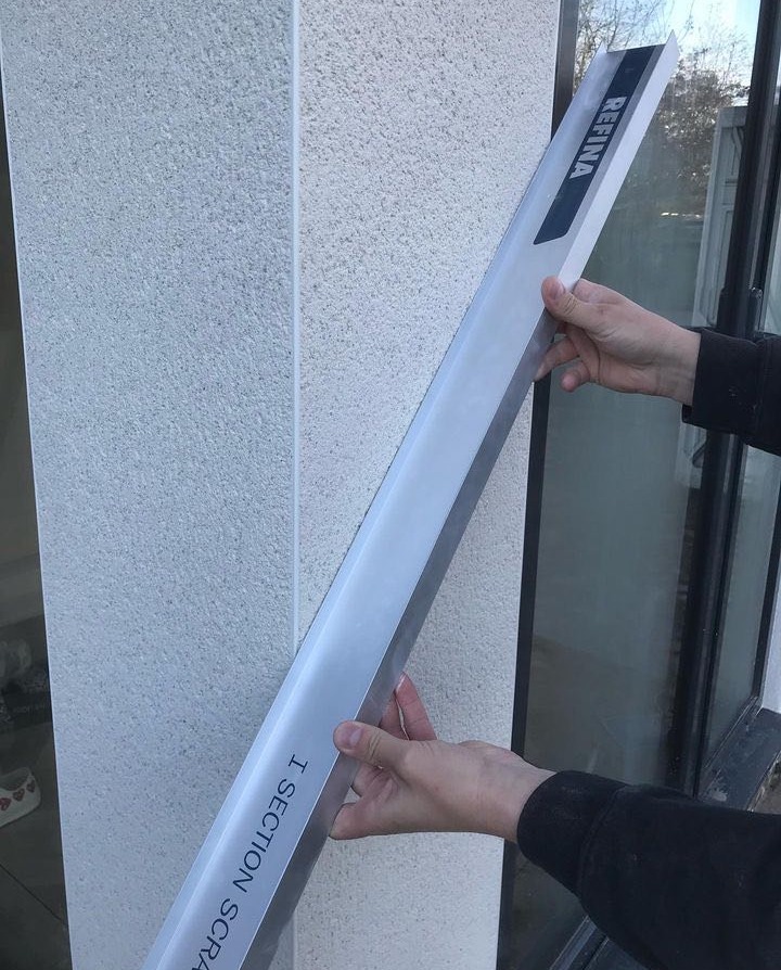 RefinaLtd's tweet image. Refina I Section Scraper action shots from Robinson & Co Plastering. This top-quality scraper is used to scrape back polymer exterior finishes & colour render, improving the flatness & uniformity!
Find out all the information here 👉refina.co.uk/hand-tools/str…
#renderingtools