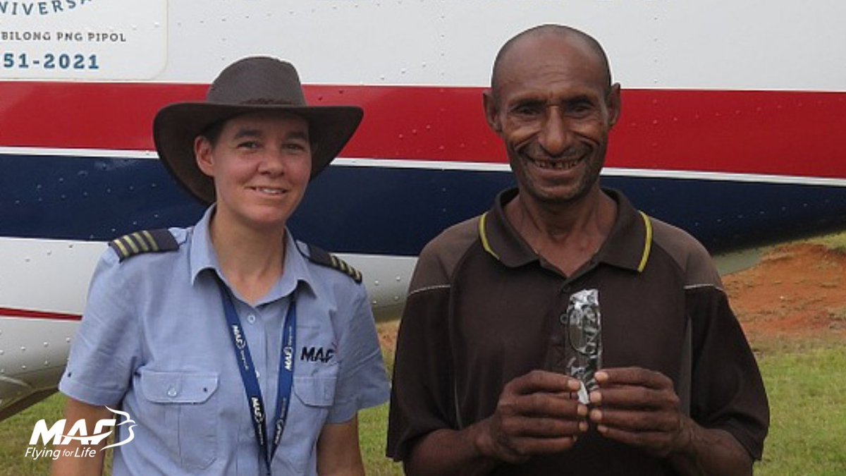 flying4life's tweet photo. MAF pilot Bridget Ingham and nurse Jessica Hunt worked together to bring reading glasses to rural PNG communities like Hesalibi to enable people to read Godβs word. π€
π· Bridget Ingham
#isolation #changinglivesoneflightatatime #aviation #biblebox #reading #WordofGod https://t.co/QDS328H9bY