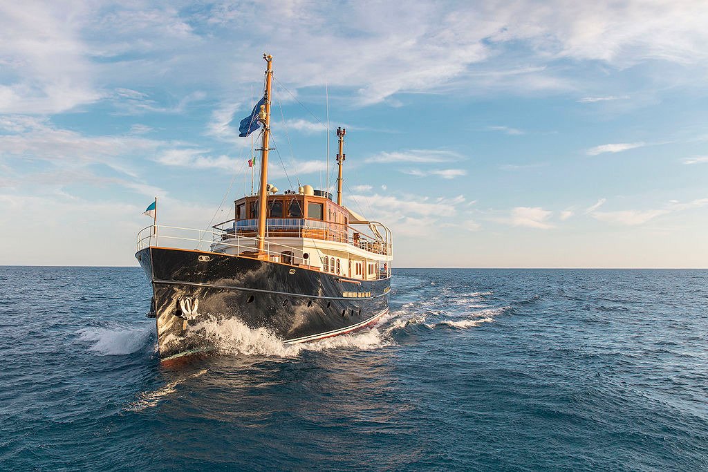 Taransay is a 39-meter luxury motor yacht built by the Italian shipyard Rossinavi. 

Delivered in 2015, Taransay is a modern equipped replica of an already existent yacht, having the same name and dated 1930.