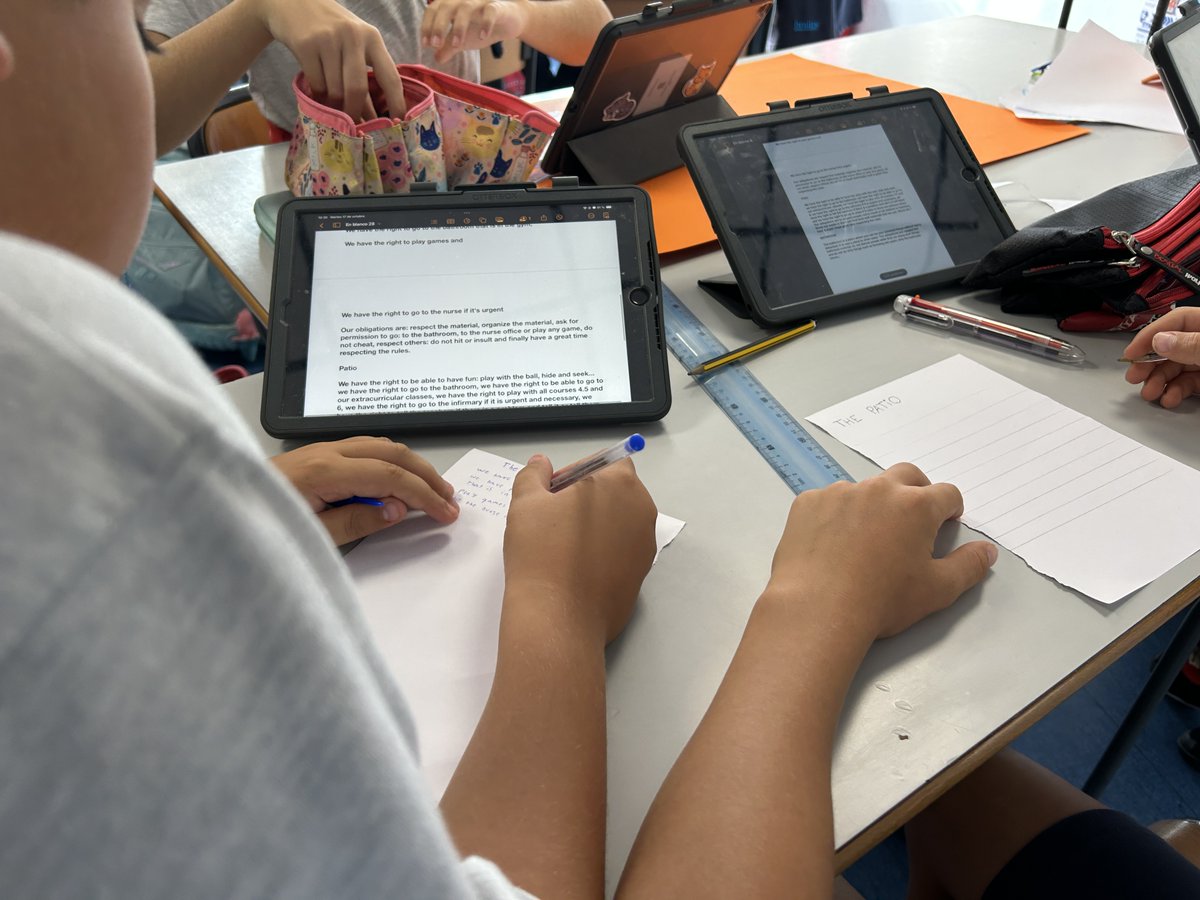 Colegio_Brains's tweet photo. Los alumnos de 6º de Primaria han pensado, desarrollado y creado su propia Constitución Brains, donde reflejan los derechos y responsabilidades a los cuales todo alumno y alumna debería tener derecho.

¡Increíble trabajo! 👏 https://t.co/bvOobAVU12