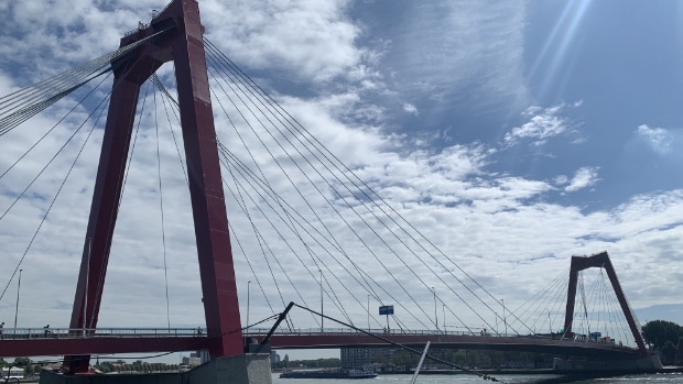 Willemsbrug wordt twee weekenden gedeeltelijk afgesloten, wegindeling wordt veiliger -  dehavenloods.nl/l/50018