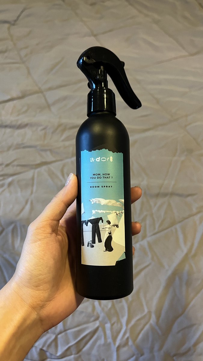 fernnnfernnfern's tweet photo. ลองมาเยอะจริงแต่ Room Spray ที่กลิ่นอยู่นานที่สุด ฉีดเช้าหอมถึงเย็น adore ฉลากฟ้าคือ No.1 ในดวงใจไม่มีใครโค่น https://t.co/3HzssGIOxw