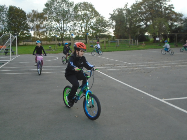 ColnbrookCofE's tweet photo. Our thanks to Bespoke Cycling Ltd and SBC for the Level 1 Bikeability training for some of our children in Years 3 and 4. https://t.co/8zWLH9ZCz8