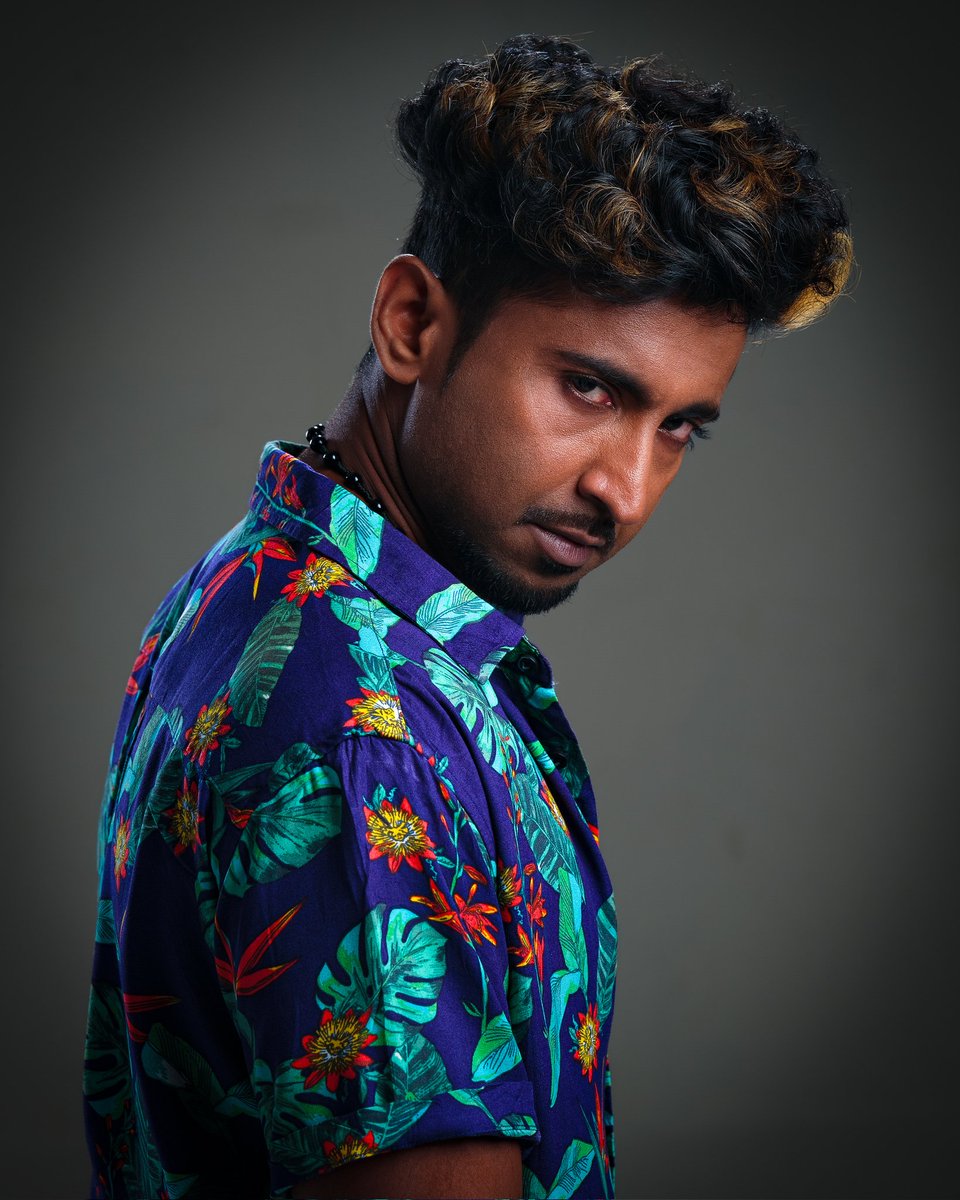 Actor_Mahendran's tweet photo. இவன் பெரு வீரா... , இவன் எப்படிப்பட்ட பய்யன் னு நீங்க தெரிஞ்சுக்கனும்னா வர 10th November @disneyplusHSTam ல “ #Label ” சீரிஸ் பாருங்க 🔥

This is for you Love you all ❤️

@muthamizh777 @Actor_Jai @Arunrajakamaraj @TanyaHope_offl @keeperharish @Actor_Mahendran @samCSmusic @dineshkrishnanb @Meevinn @sureshmilitary @arishkumar_offl @Actorsriman @Editonraja 

#Label #jai #arunrajakamaraj #dineshkrishnan #samcs #mastermahendran #tanyahope #harish #disneyplushotstar #disneyplushotstarpremiere #webseries #raw #rustic