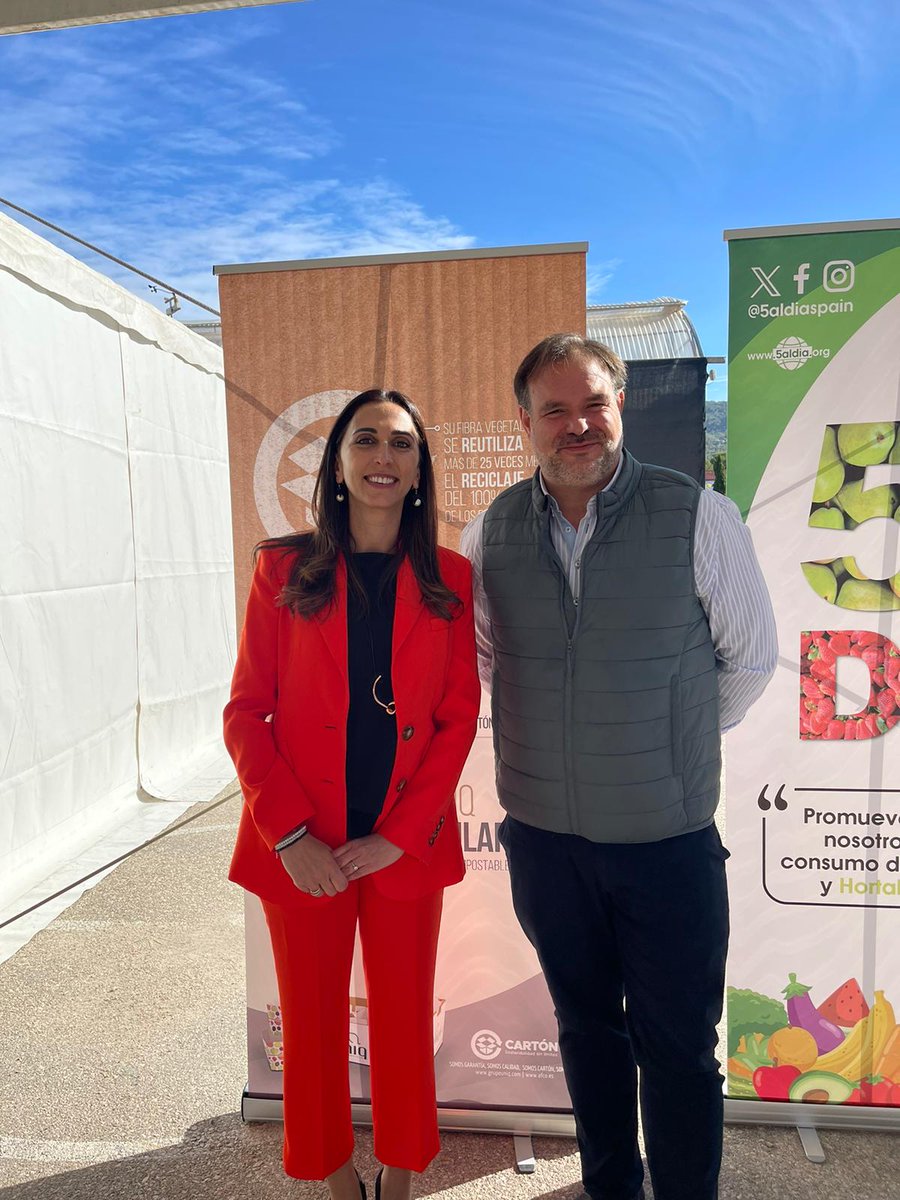 Nuestro Director de Desarrollo Estratégico, Joaquín Fernández 📦 con Sara Rubira Martínez @rubirademo, Consejera de Agua, Agricultura, Ganadería y Pesca 🌾🐄🐟
#DemoHortiDATA2023 @HortiData