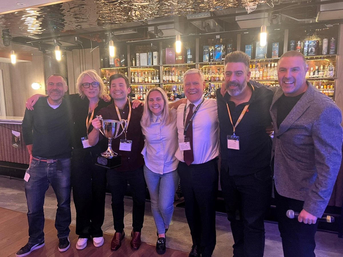 Update on the #Diageo media quiz last night - somehow we managed to win. Here's our team with the trophy and our host for the evening, <a href="/PaddyMcGuinness/">Paddy McGuinness ❤️</a>, who was an absolute gent and, it turns out, a keen viewer of <a href="/SkyNews/">Sky News</a> and therefore a man of impeccable taste.